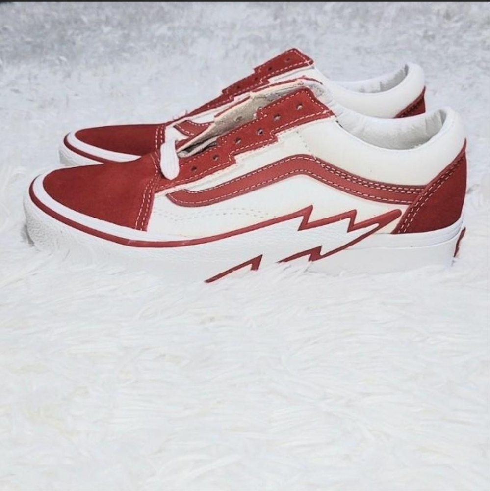 Vans "Old Skool 2 Tone Red & White Bolt Sneakers" Women's US Size 6! ✨️ NWOT